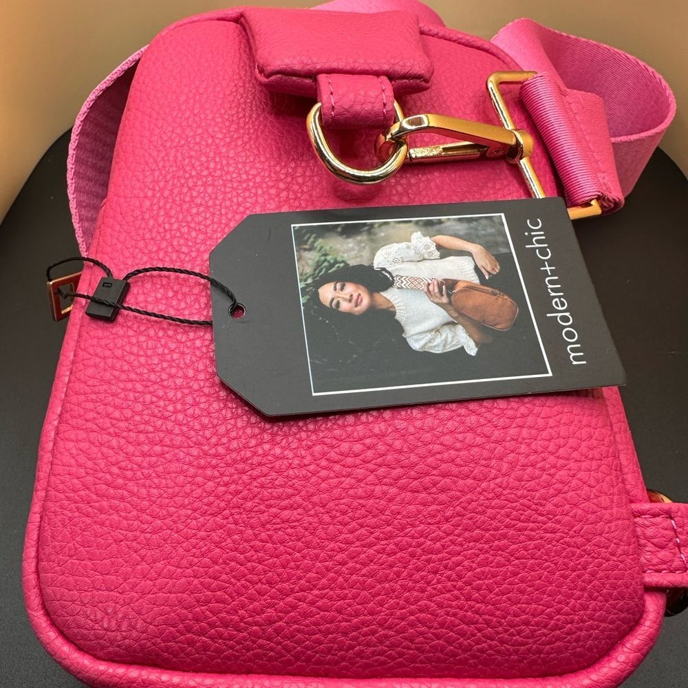 Modern & Chic Pink sling Crossbody pebbled vegan leather Bag NWT 7.75” x 5.5” - Picture 5 of 6